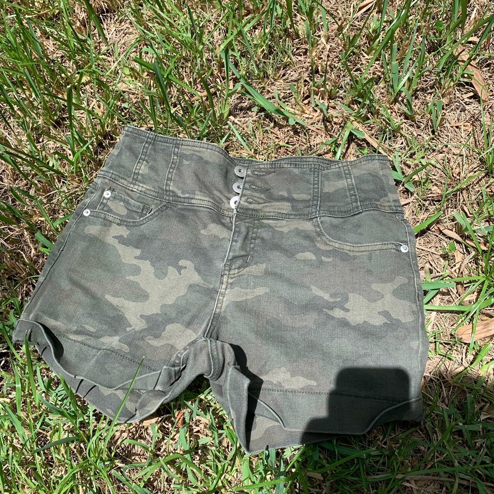 camo high waisted shorts